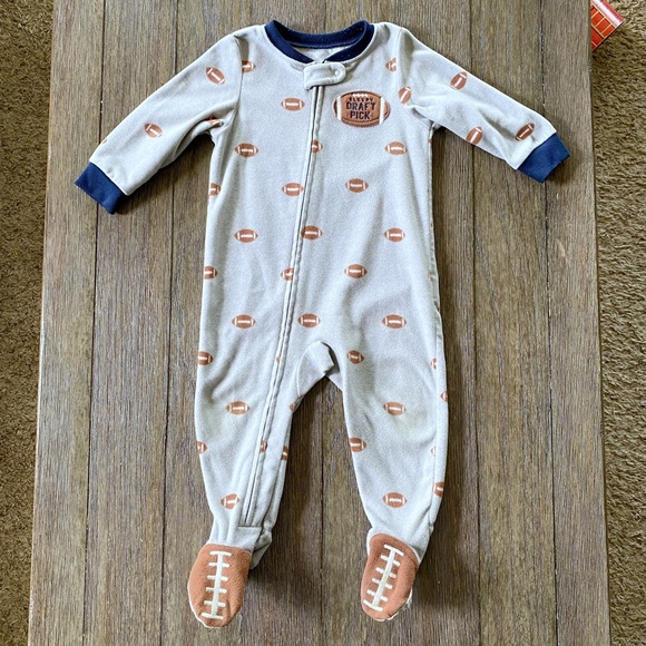 4/$20 Carter’s footie pajamas 12 month - Picture 1 of 8